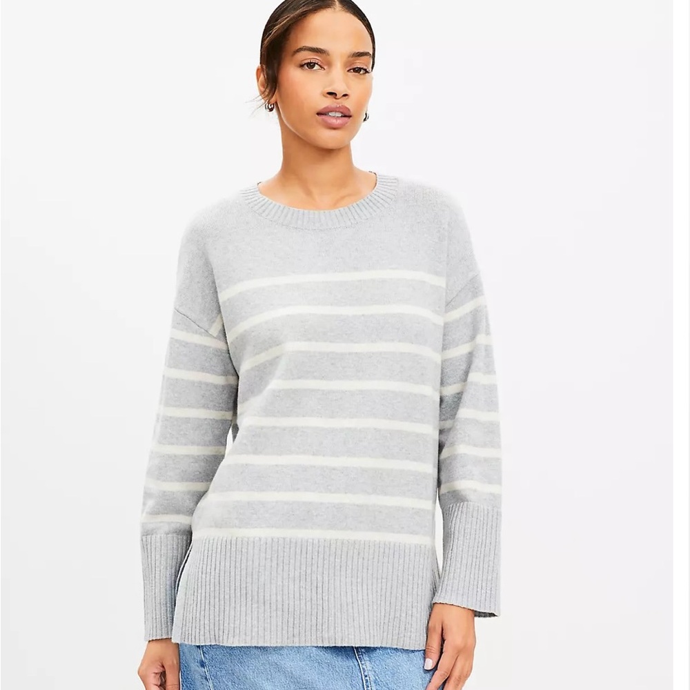LOFT striped oversized tunic sweater.
Size XS BRAND NEW WITH TAGS